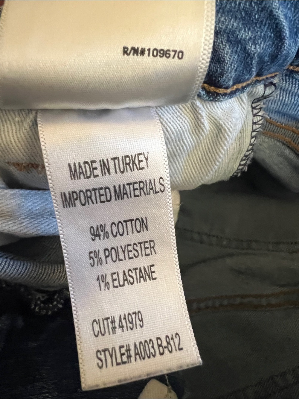 AGOLDE Distressed Straight Leg Jeans 24 Mid Rise Raw Knee Wash Model Off Duty - Picture 6 of 9